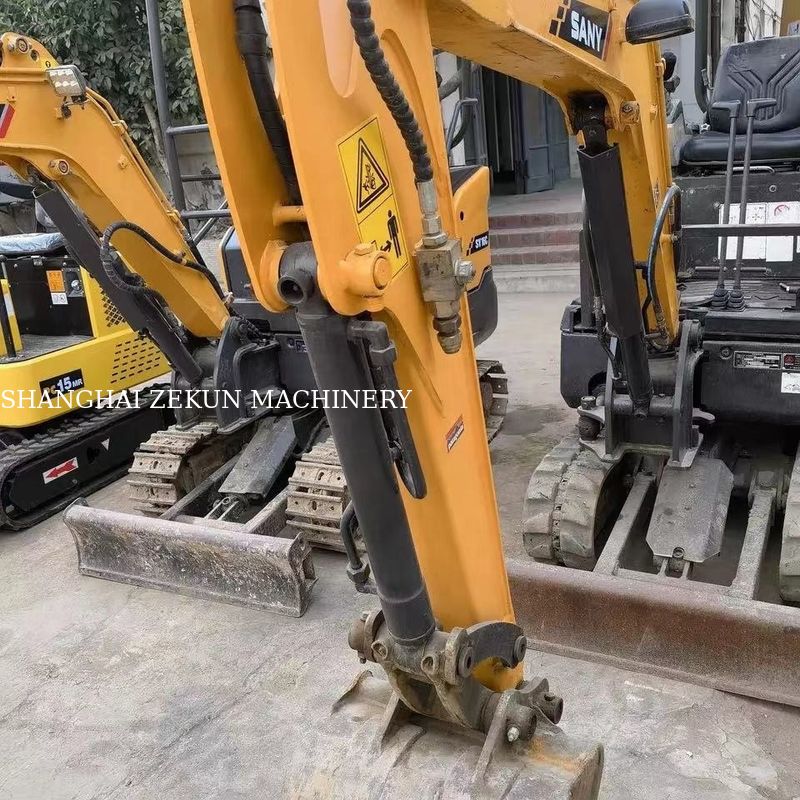 10.3KW Sany SY16C 1.6Ton Mini Excavator với lốp cao su và máy bơm thủy lực gốc
