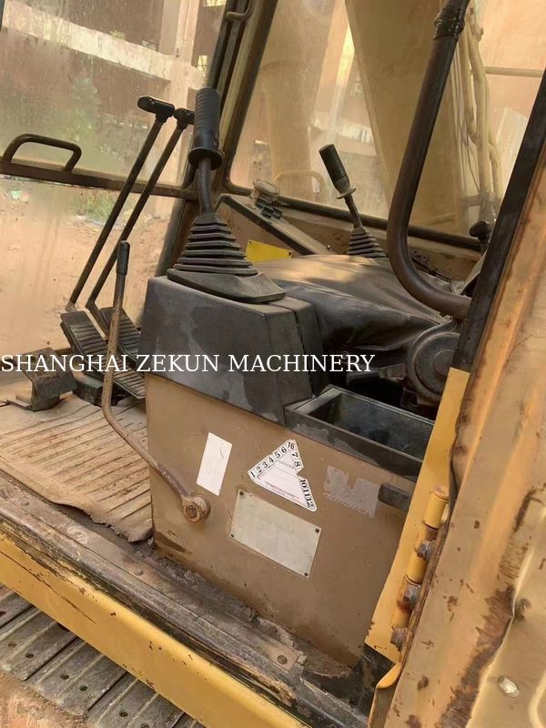 Máy đào CAT E70B cũ ở Nhật Bản với kích thước máy đào mini và động cơ Nhật Bản gốc