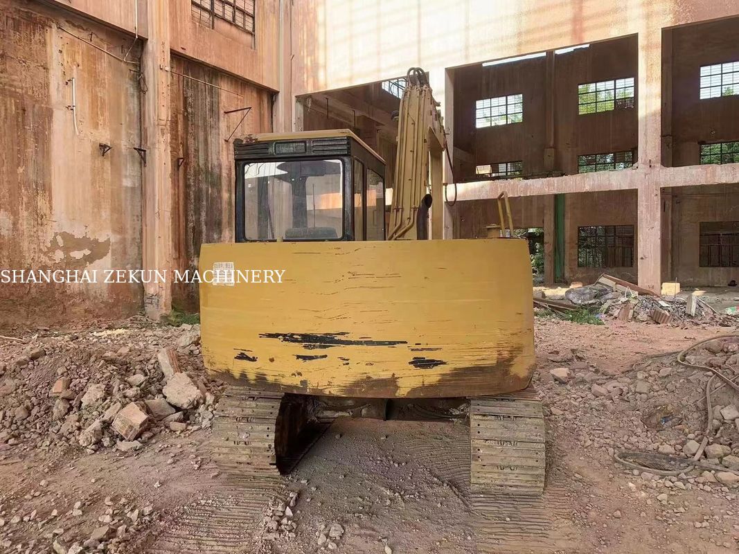 Máy đào CAT E70B cũ ở Nhật Bản với kích thước máy đào mini và động cơ Nhật Bản gốc