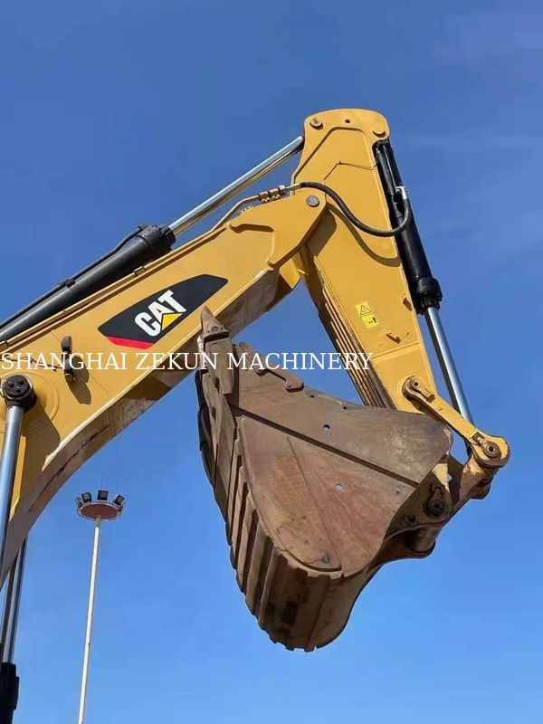 Thiết bị xây dựng cũ Cat 390F Máy đào bò với động cơ Cat 390 KW