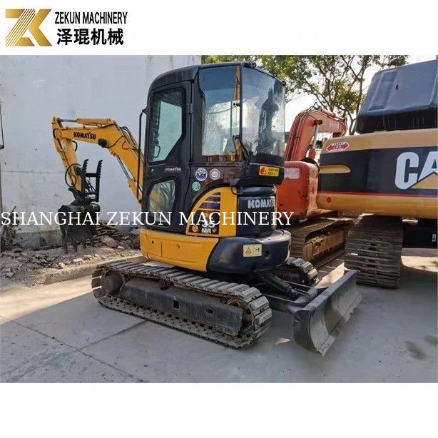 3Máy đào mini.5 tấn sử dụng KOMATSU PC35MR-5 từ năm 2016 với Máy đào thủy lực