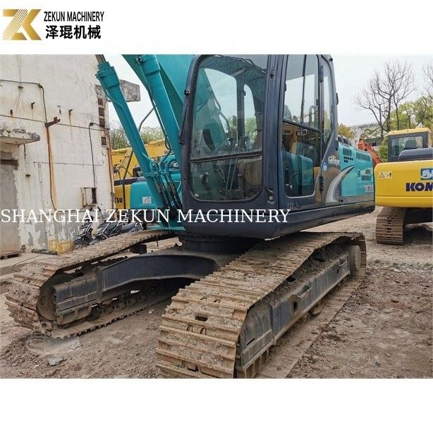Thiết kế ban đầu sử dụng Kobelco SK 200 200-8 Máy đào màu xanh lá cây