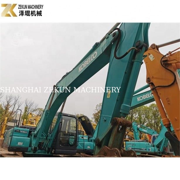 Thiết kế ban đầu sử dụng Kobelco SK 200 200-8 Máy đào màu xanh lá cây