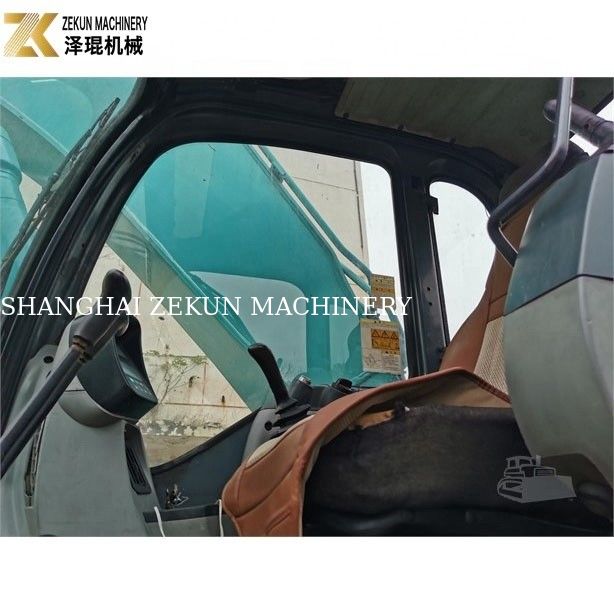 Thiết kế ban đầu sử dụng Kobelco SK 200 200-8 Máy đào màu xanh lá cây