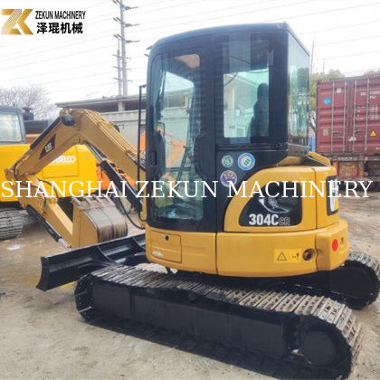 Máy đào 4 tấn sử dụng CAT 304 với cabin khép kín và xi lanh thủy lực gốc