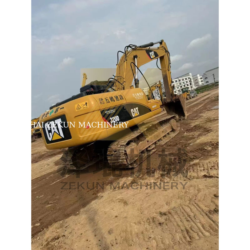 Máy đào cũ Cat 320D ở Nhật Bản với trọng lượng máy 20000 KG trong tình trạng tốt