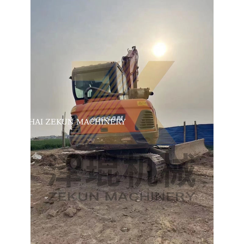 2015 sử dụng máy đào Doosan DH60-7 trong tình trạng tốt 5500 KG trọng lượng máy