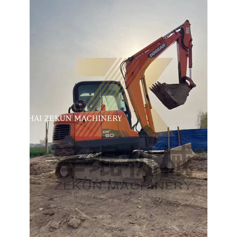 2015 sử dụng máy đào Doosan DH60-7 trong tình trạng tốt 5500 KG trọng lượng máy