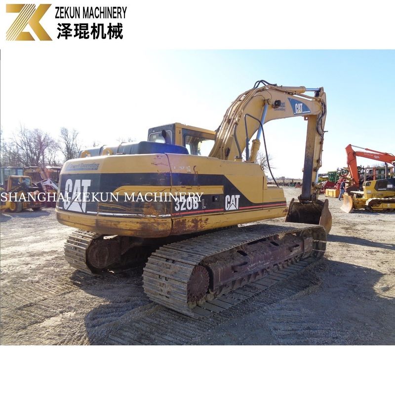 Việc đào đất được thực hiện với máy đào CAT 320 BL và động cơ Caterpillar 97kw