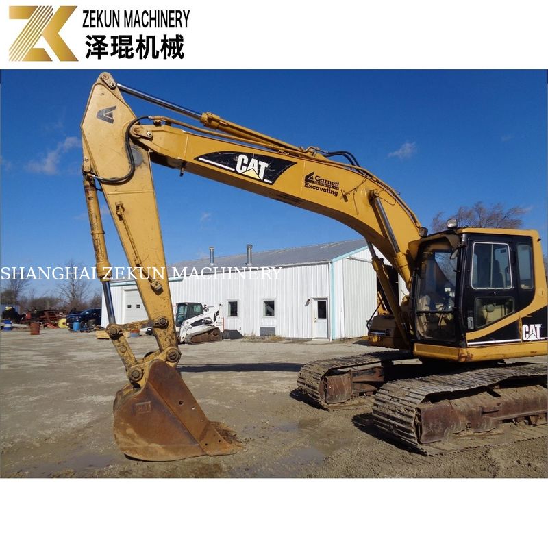 Việc đào đất được thực hiện với máy đào CAT 320 BL và động cơ Caterpillar 97kw
