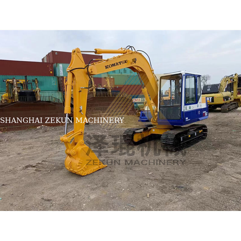 Máy đào Komatsu PC60-5 đã qua sử dụng với xi lanh thủy lực khác và vào năm 2022