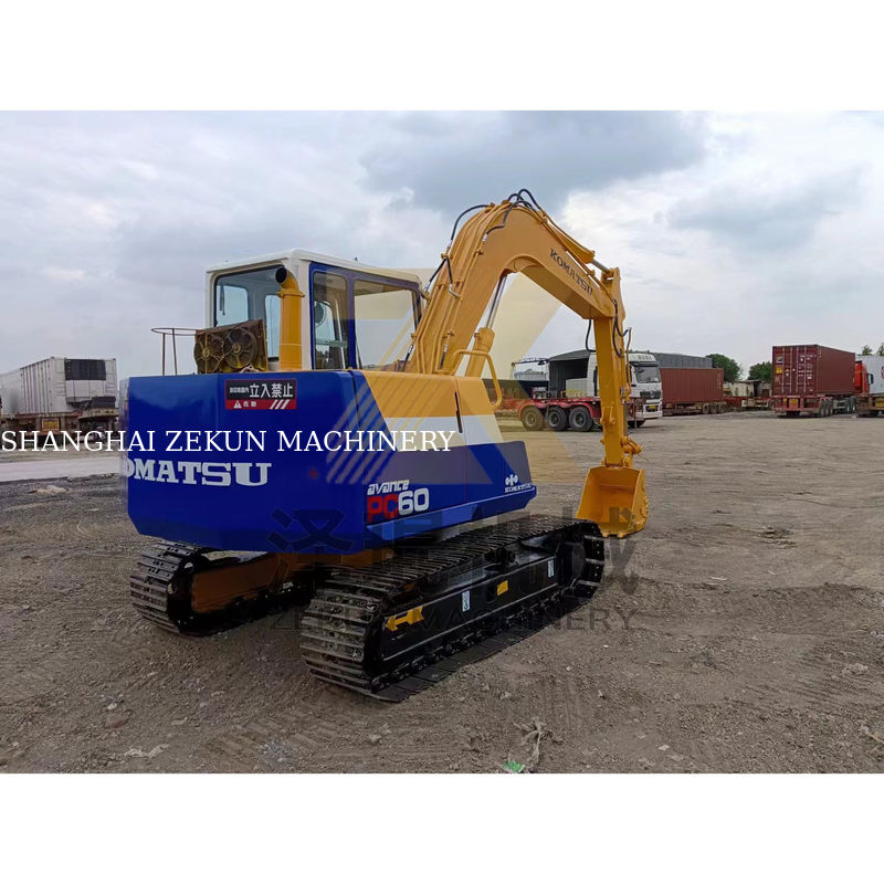 Máy đào Komatsu PC60-5 đã qua sử dụng với xi lanh thủy lực khác và vào năm 2022