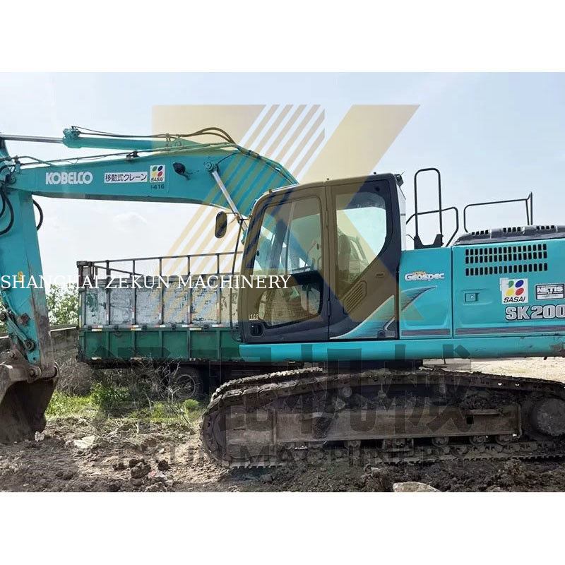 Máy đào Kobelco SK200-8 sử dụng máy bơm thủy lực khác và trọng lượng máy 20000 KG