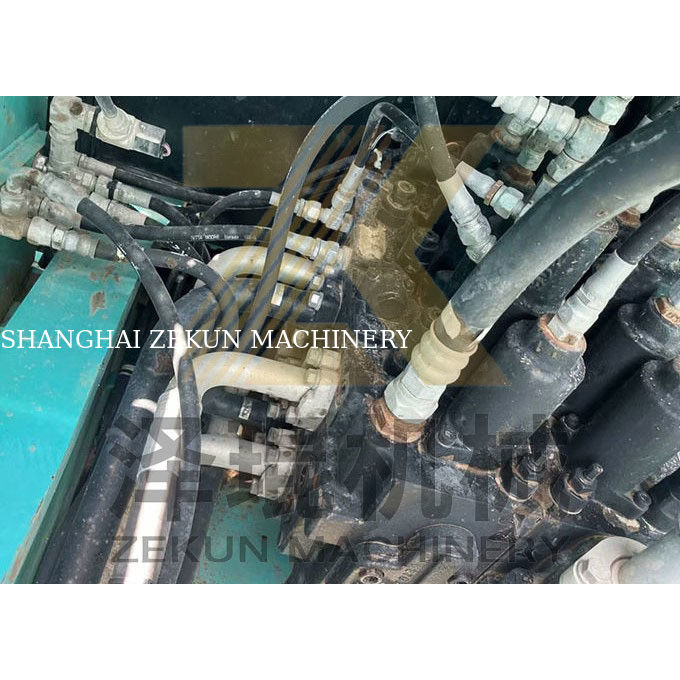 Máy đào Kobelco SK200-8 sử dụng máy bơm thủy lực khác và trọng lượng máy 20000 KG