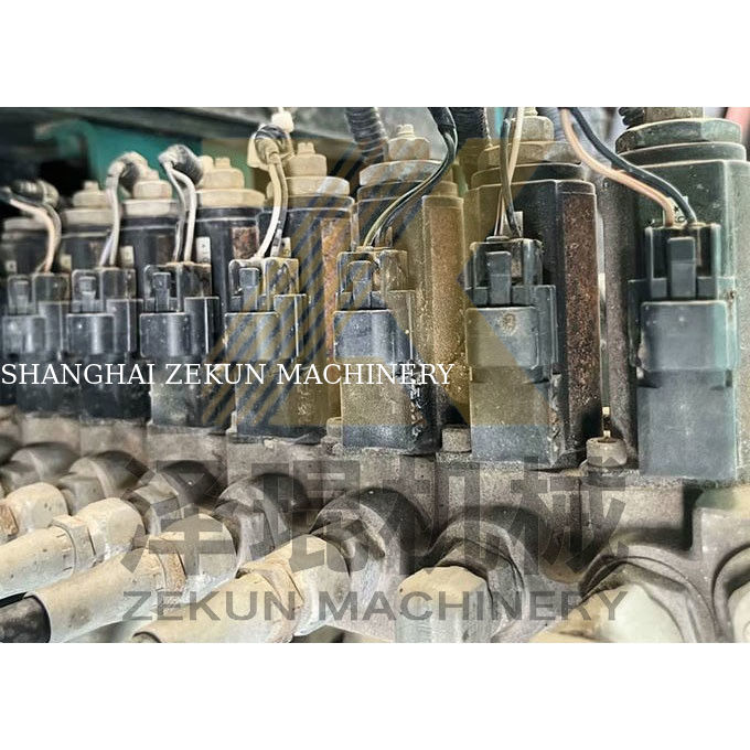 Máy đào Kobelco SK200-8 sử dụng máy bơm thủy lực khác và trọng lượng máy 20000 KG