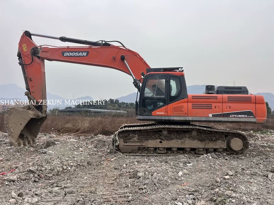 Máy đào Doosan DX380 năm 2020 sử dụng với 4816 giờ làm việc trong tình trạng tốt