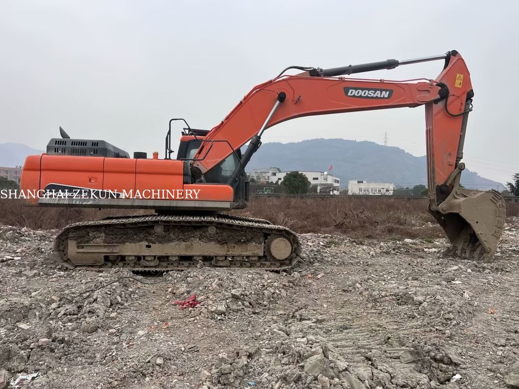 Máy đào Doosan DX380 năm 2020 sử dụng với 4816 giờ làm việc trong tình trạng tốt