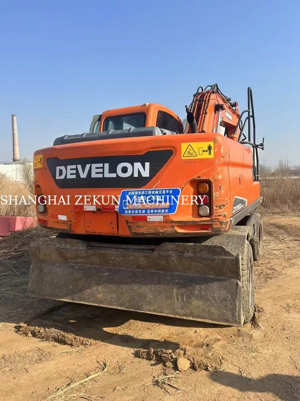 Doosan DX150W-9C Excavator 15 tấn loại bánh xe bán