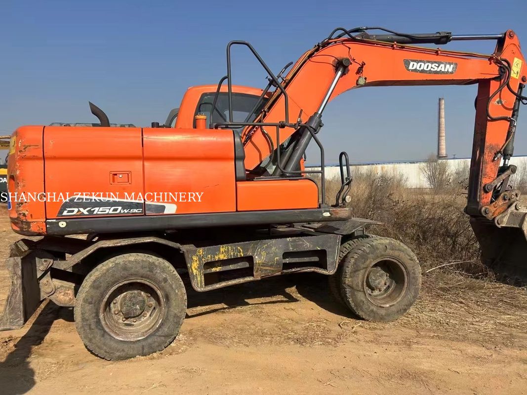 Doosan DX150W-9C Excavator 15 tấn loại bánh xe bán
