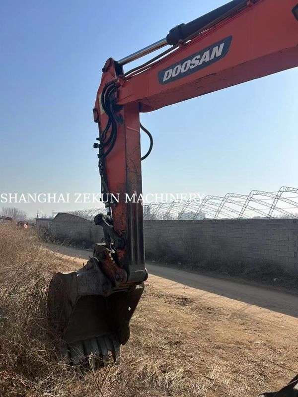 Doosan DX150W-9C Excavator 15 tấn loại bánh xe bán