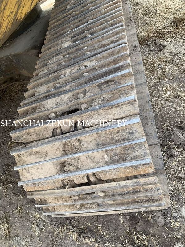 Máy xúc Komatsu PC210LC-8MO năm 2015 với trọng lượng vận hành 100 Kg và tầm với đào tối đa 9