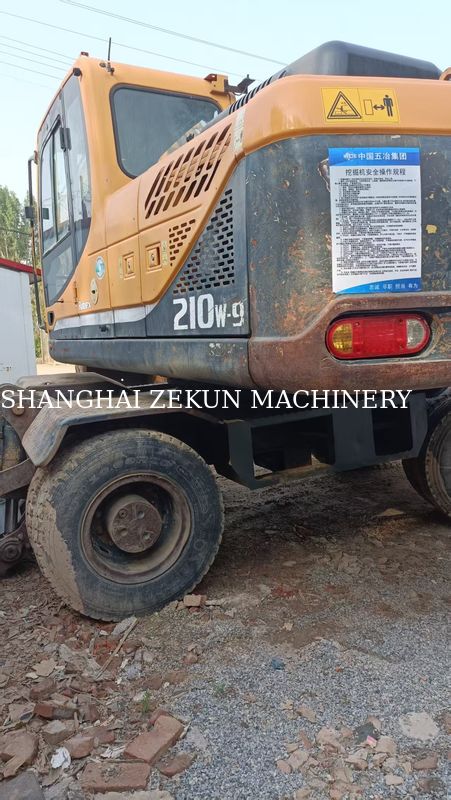 Hyundai R210W-9 máy đào bánh 330 L dung lượng bể nhiên liệu và van thủy lực