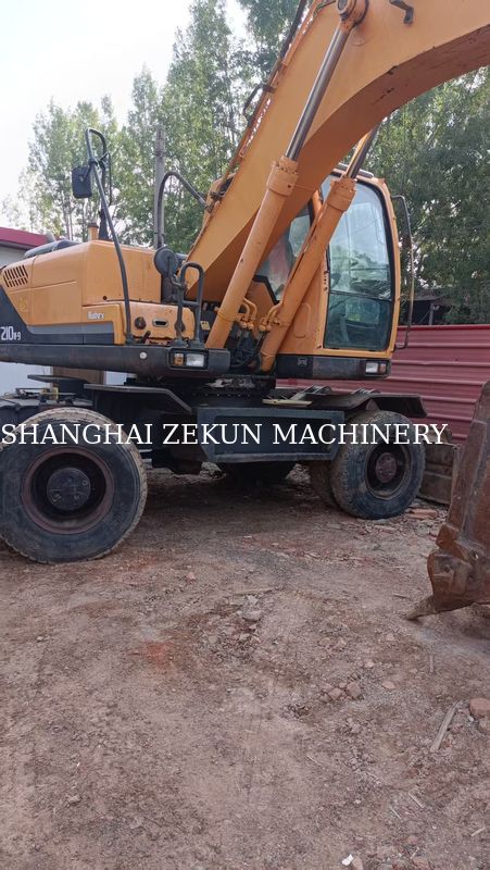 Hyundai R210W-9 máy đào bánh 330 L dung lượng bể nhiên liệu và van thủy lực
