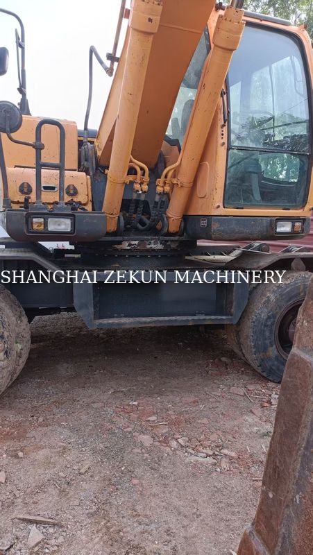 Hyundai R210W-9 máy đào bánh 330 L dung lượng bể nhiên liệu và van thủy lực