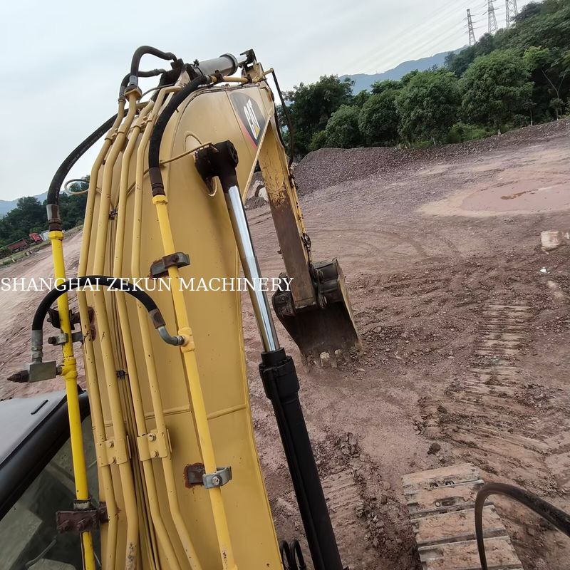 Máy xúc CAT 320D năm 2016, hạng 20 tấn, với động cơ CAT C6.4 ACERT, độ sâu đào tối đa 680 mm