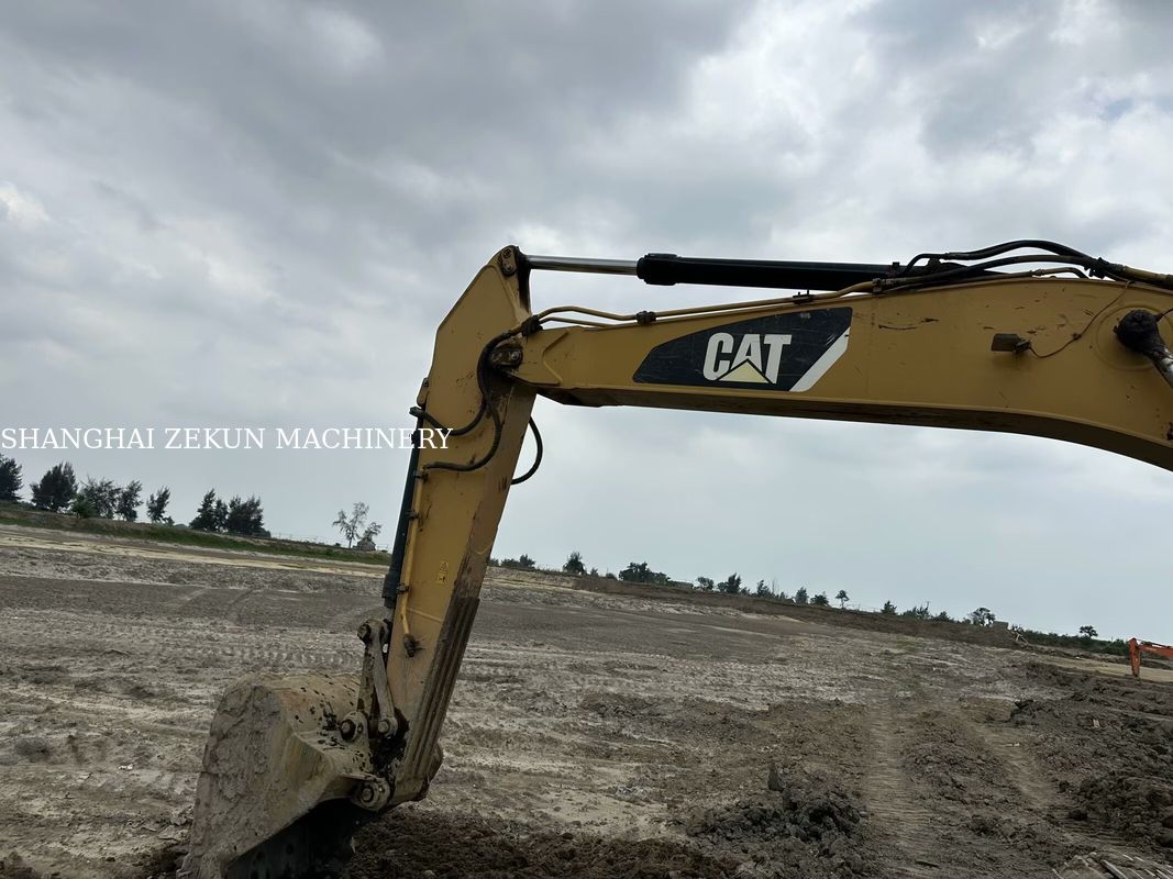 Máy xúc CAT 320D2 năm 2014, 10.812 giờ hoạt động và Tốc độ dòng thủy lực hiệu suất 2 × 214 L/phút, Tốc độ di chuyển 3.5 / 5.5 Km/h