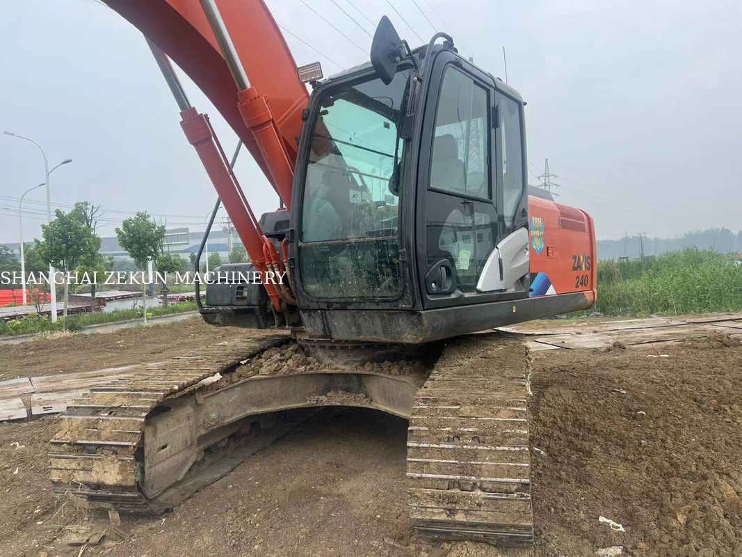 2022 Hitachi ZX200-5A Excavator với chiều cao đào tối đa là 9 và tốc độ swing là 13.3 rpm 5500hrs