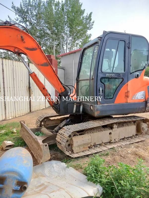 2013 Doosan DX60 Excavator với áp suất thủy lực 27,5 MPa Và chiều cao đào tối đa 800 mm