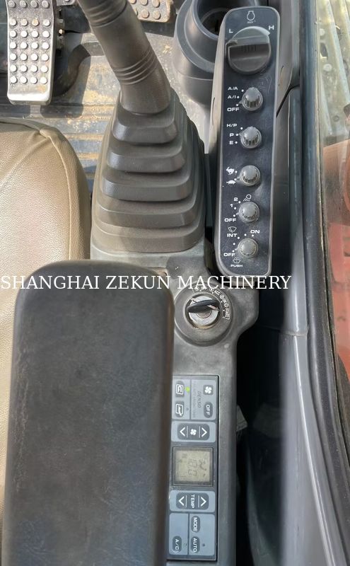 Hitachi ZX120-6 Excavator được sử dụng với chiều dài cánh tay 2,5m và 210mm Max Dumping Height 11158hrs