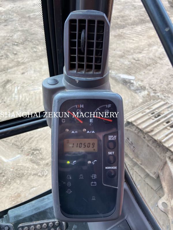 Máy xúc Hitachi ZX200-3G đã qua sử dụng với 11050 giờ hoạt động, chiều dài tay cần 2.94 m, chiều dài cần 5.7 m
