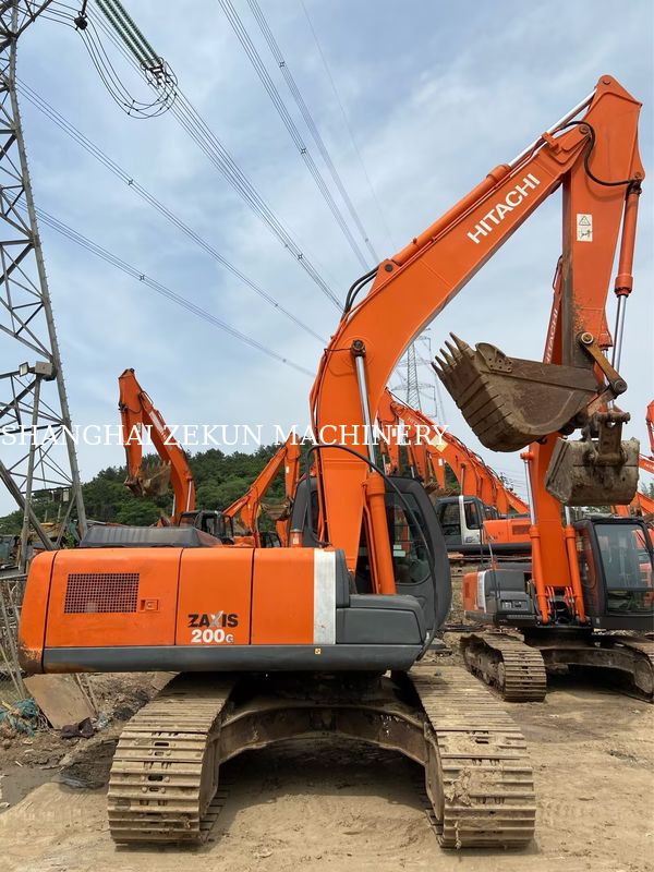 Máy xúc Hitachi ZX200-3G đã qua sử dụng với 11050 giờ hoạt động, chiều dài tay cần 2.94 m, chiều dài cần 5.7 m