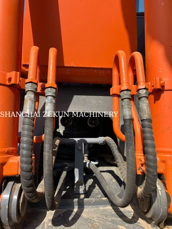 Máy xúc Hitachi ZX200-3G 12081 giờ Tốc độ di chuyển 3.5 / 5.5 Km/h Tính năng Cabin Màn hình đa chức năng