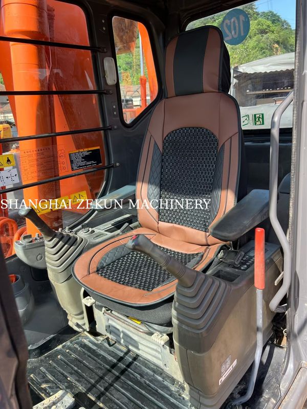 Máy xúc Hitachi ZX200-3G 12081 giờ Tốc độ di chuyển 3.5 / 5.5 Km/h Tính năng Cabin Màn hình đa chức năng