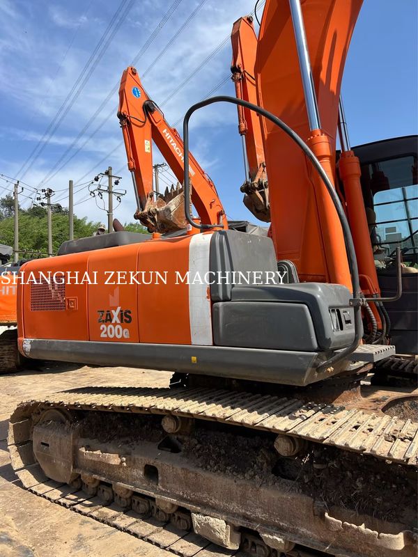 Máy xúc Hitachi ZX200-3G 12081 giờ Tốc độ di chuyển 3.5 / 5.5 Km/h Tính năng Cabin Màn hình đa chức năng