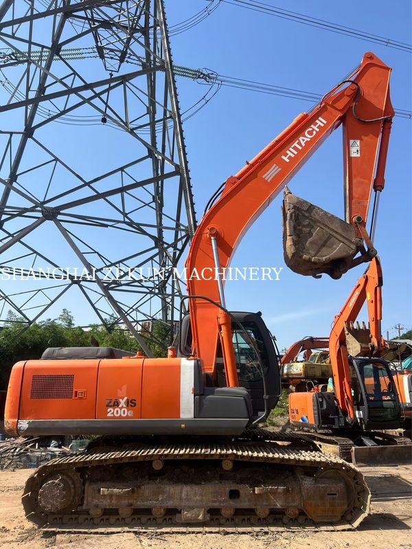 Máy xúc Hitachi ZX200-3G 12081 giờ Tốc độ di chuyển 3.5 / 5.5 Km/h Tính năng Cabin Màn hình đa chức năng