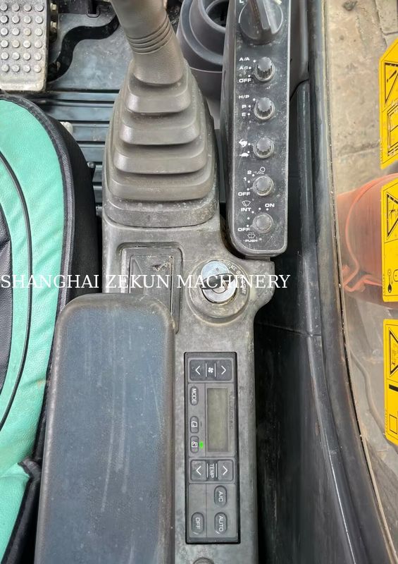 11051 giờ Máy xúc Hitachi ZX200-3G với dung tích gầu 0.8 – 1.0 M3